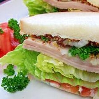 今日のランチ＊オーソドックスなハム野菜サンドイッチ